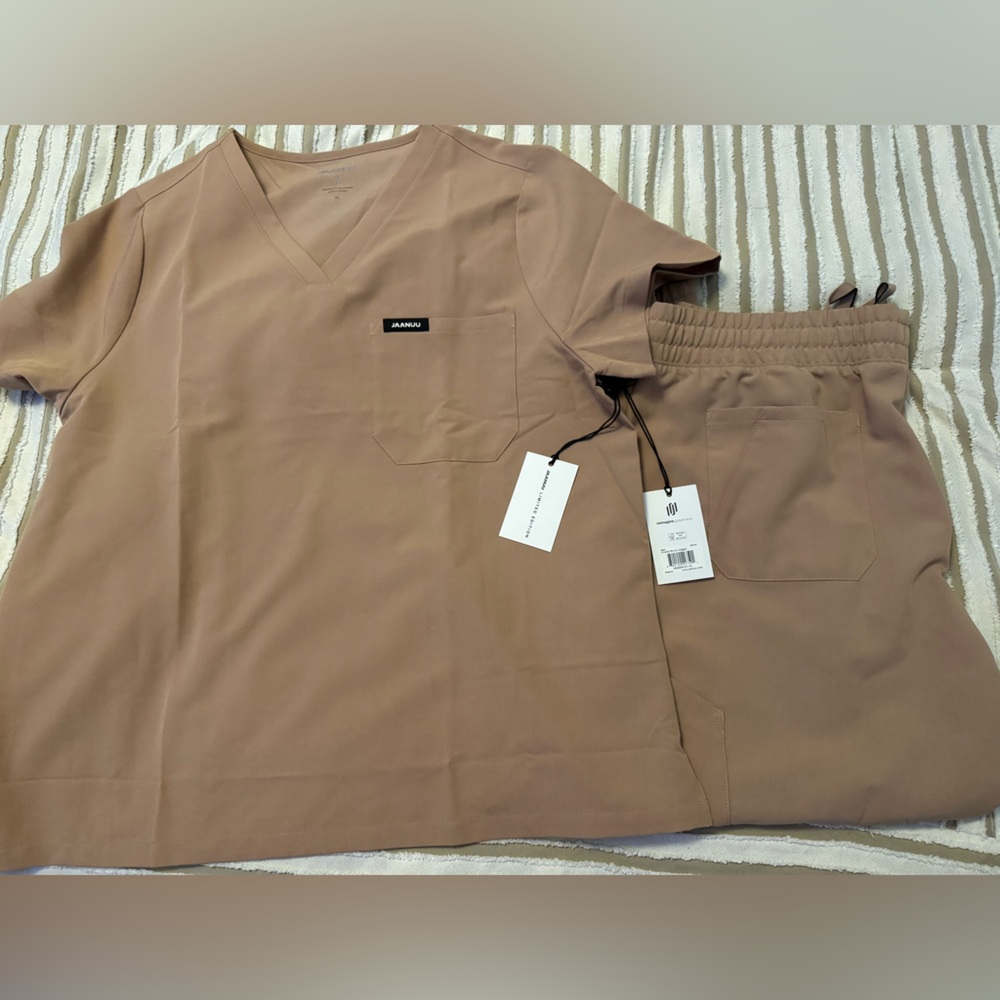 Jaanuu Limited Edition Scrub Set